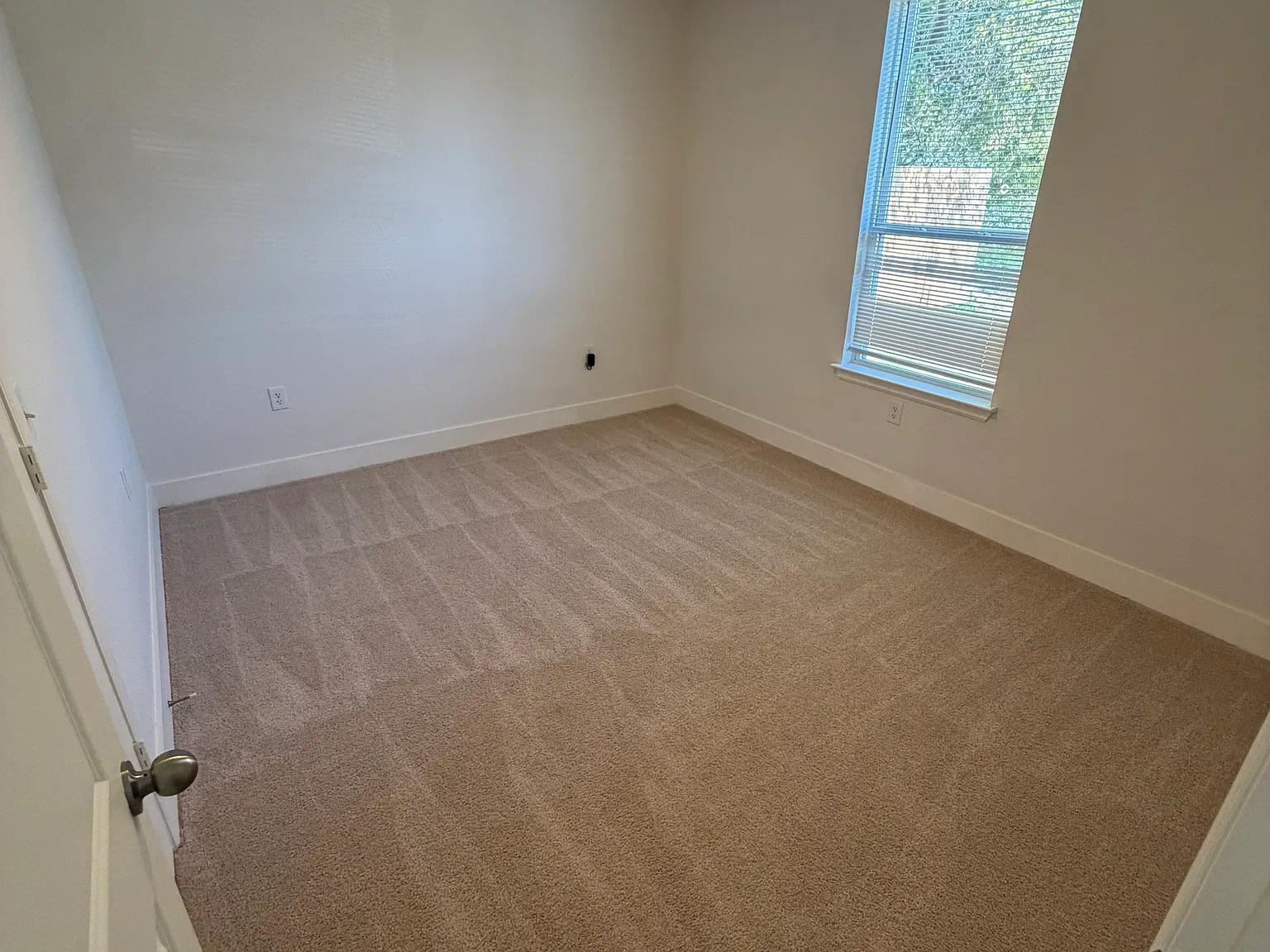 3 bed, 1470 sqft, $2,100 — Photo 3