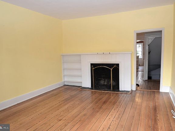 4th image of 415 Queen St