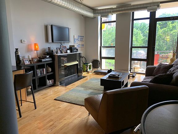 3rd image of 4020 N Lincoln Ave #206