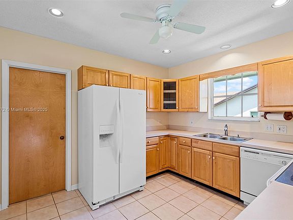 3rd image of 16901 SW 89th Ave