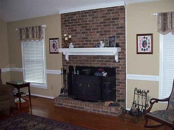 3rd image of 1416 Gordon Dr