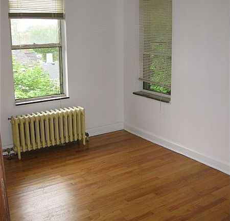 210 Washington #11 Bedroom