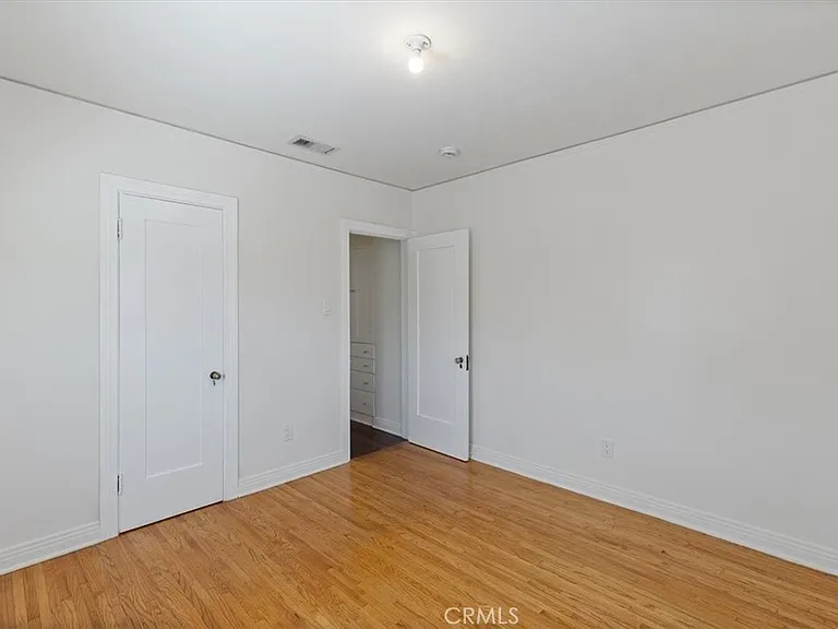 5466 Templeton St — Photo 20