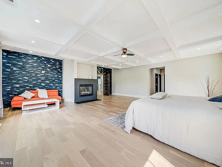 9908 Blake Ln — Photo 20