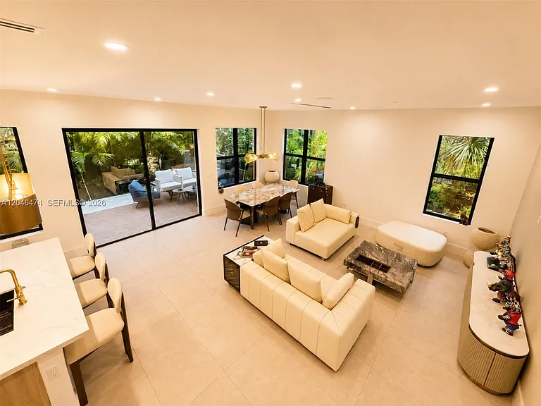 3300 SW 15th Ave — Photo 5
