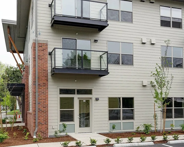 One Month Free, Broadway Station Apartments — Photo 28