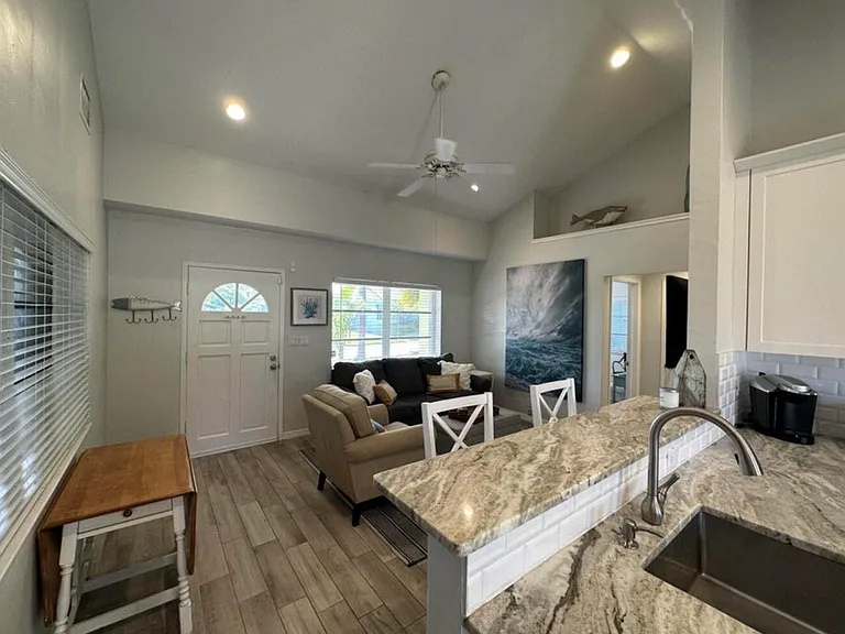49 Douglas Dr — Photo 15