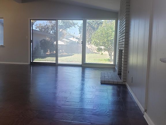 4th image of 729 N Myrtlewood Ave