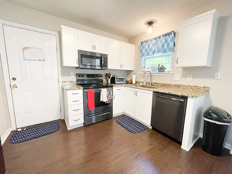 104 Cedar Field Ln — Photo 13