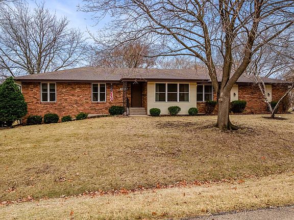 2nd image of 1570 Featherstone Rd