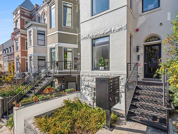 2466 Ontario Road NW Exterior