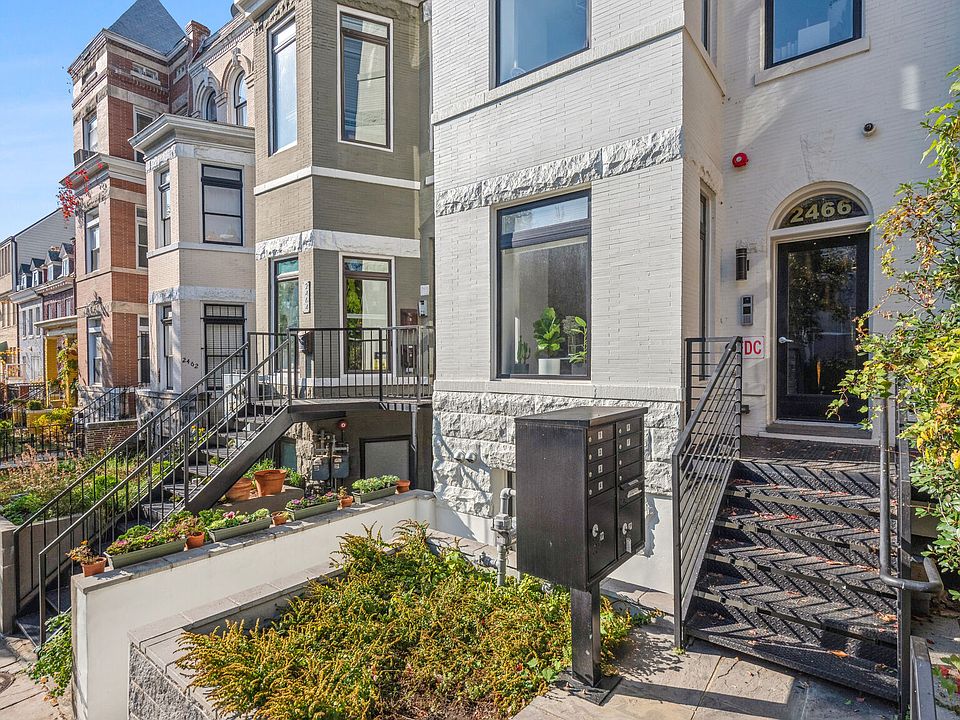 2466 Ontario Road NW Exterior