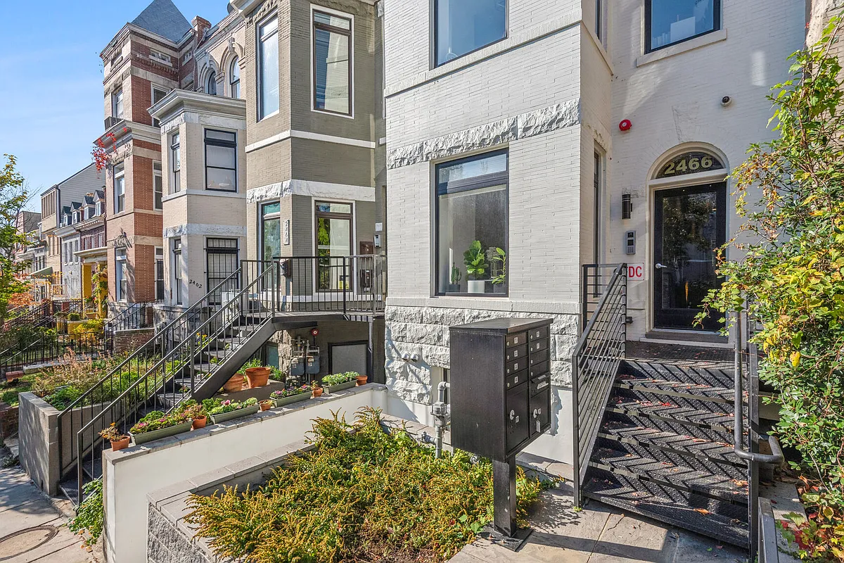 2466 Ontario Road NW Exterior - 2466 Ontario Rd NW #4
