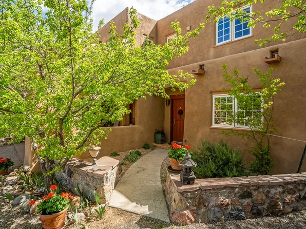 1143 Camino San Acacio, Santa Fe, NM 87505
