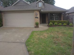 302 E Granada St, Fayetteville, AR 72703