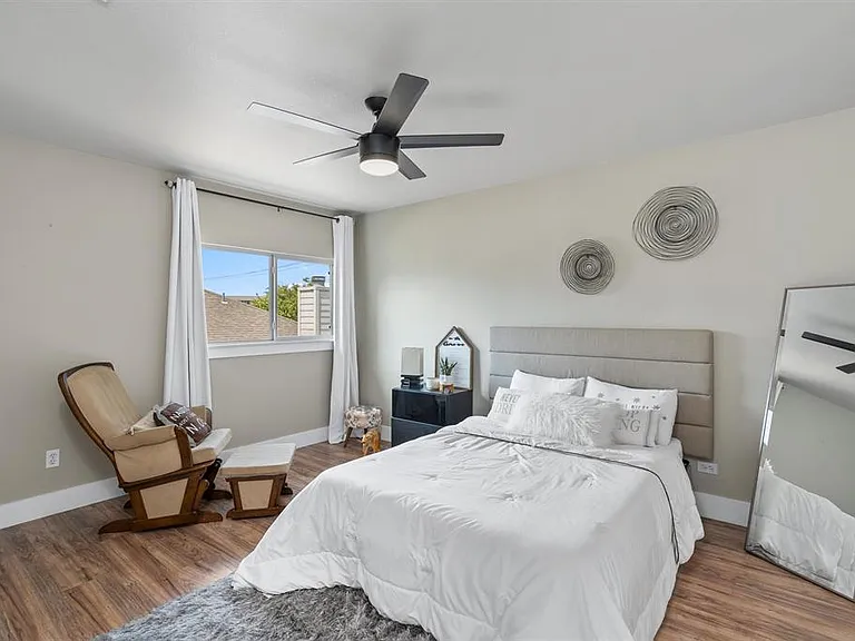542 Centerbrook Pl — Photo 29
