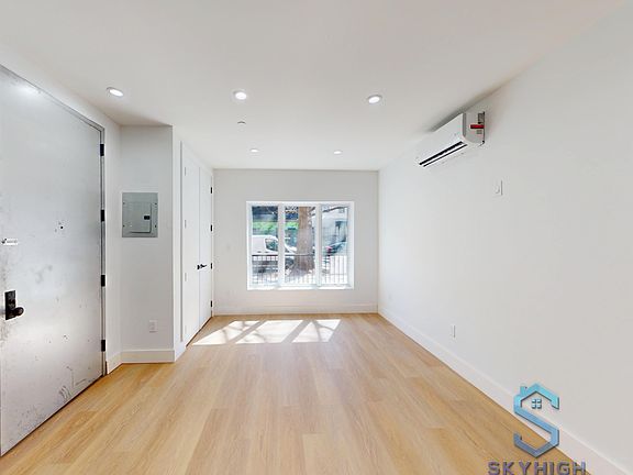 5th image of 1215 Putnam Ave #1A