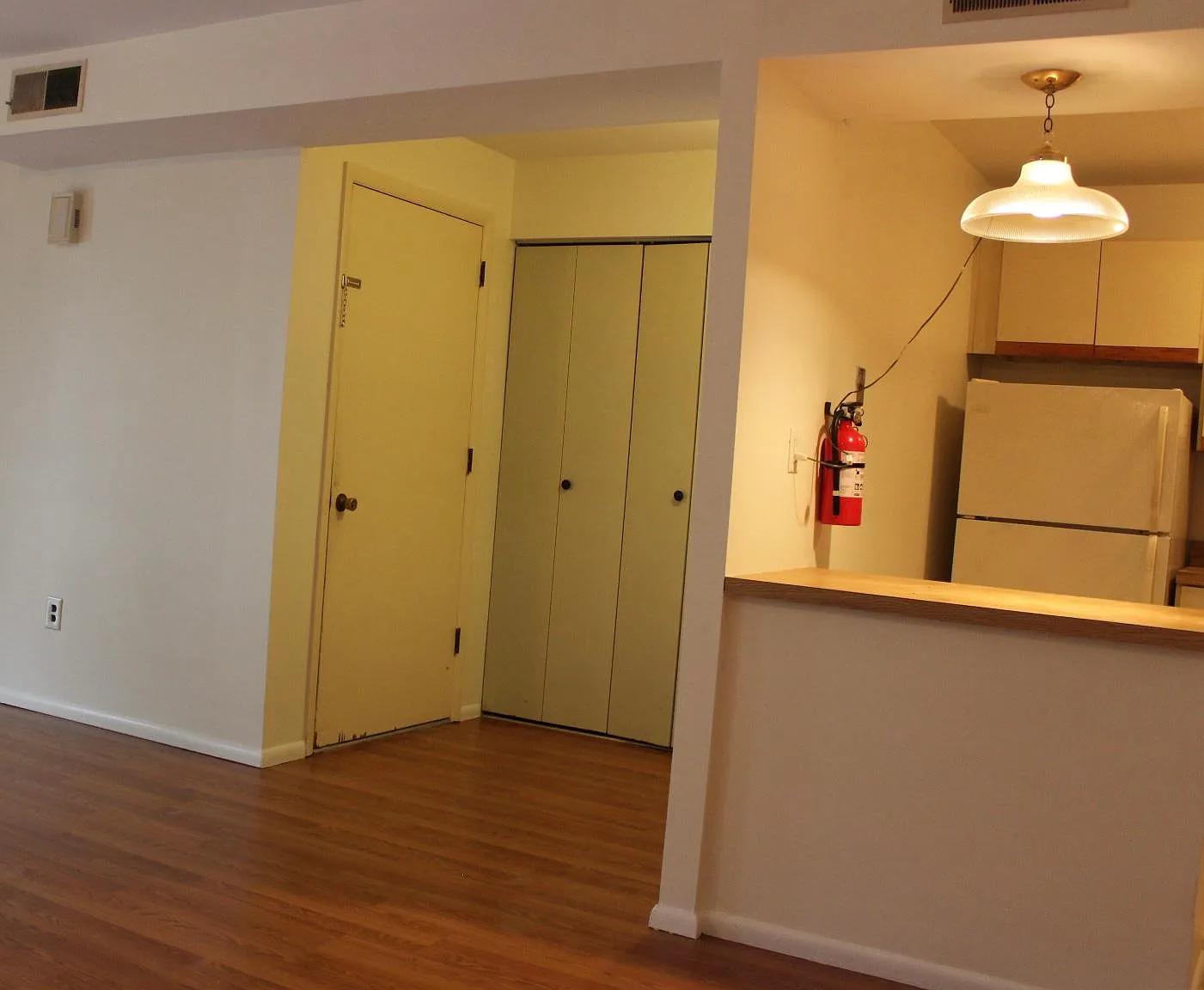 2 bed, 889 sqft, $1,900 — Photo 3
