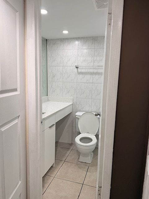 1st image of 3660 Inverrary Dr
