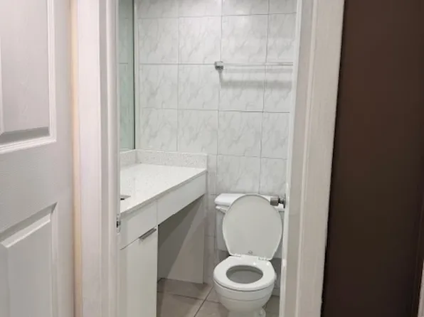 3660 Inverrary Dr, Lauderhill, FL 33319