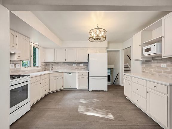 3rd image of 6151 Leonard Ave