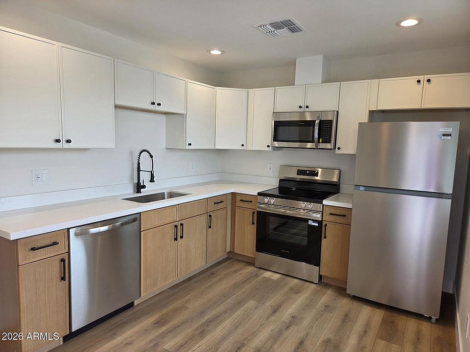 1st image of 824 N 11th Ave #4