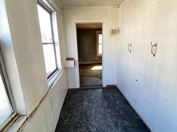 3rd image of 1208 W Ann St
