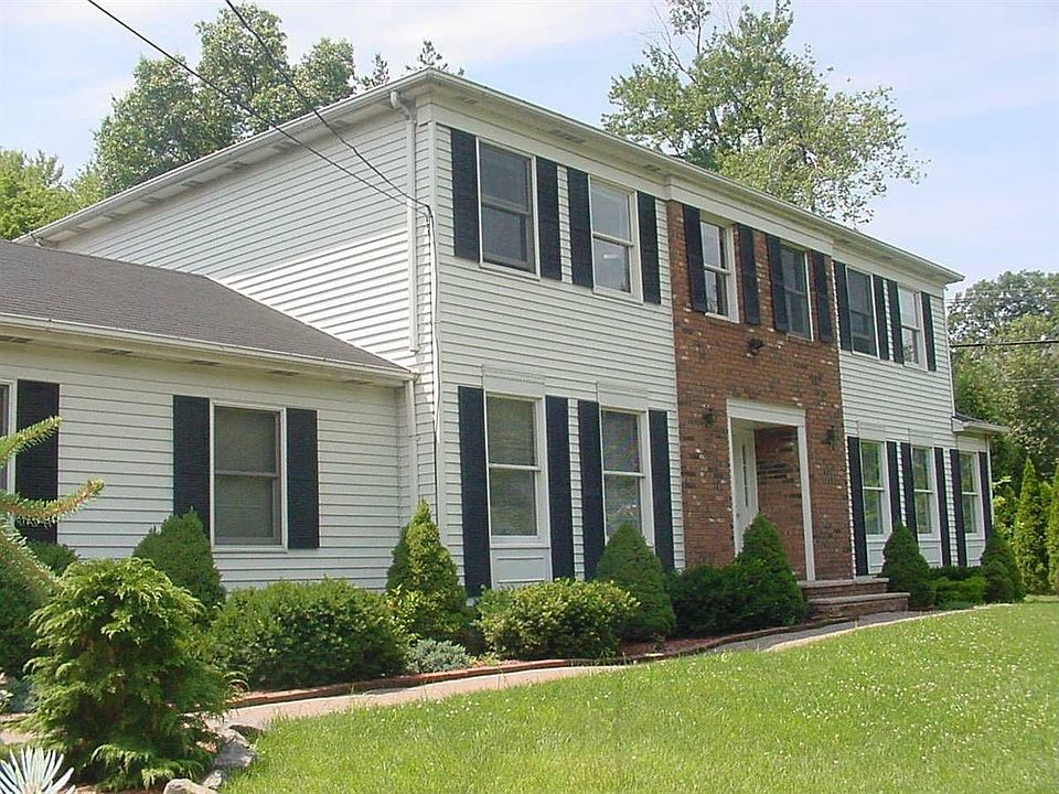 1st image of 749 Hillsdale Ave