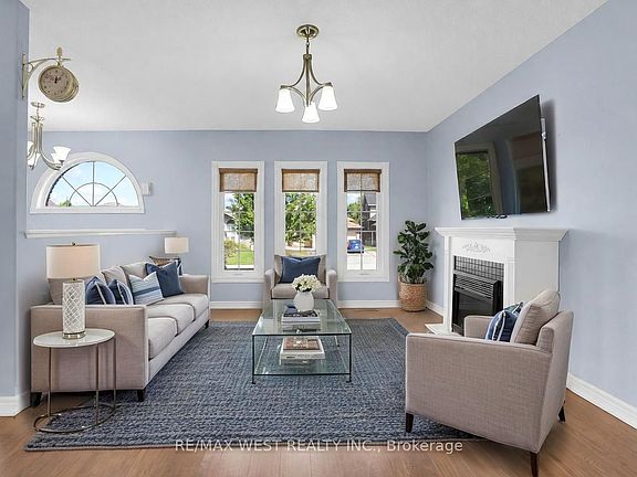 2nd image of 623 Glen Cedar Cres