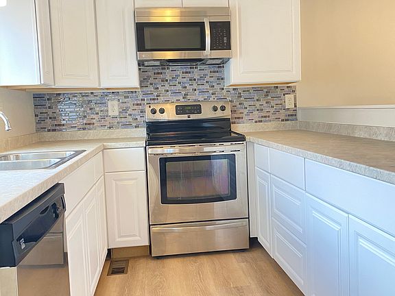 3rd image of 457 Rolling Hills Dr