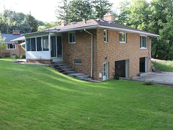 3rd image of 66 Skyview Dr