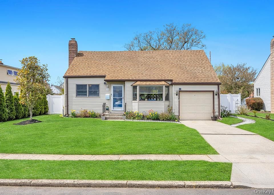 1st image of 14 Dahlia Lane