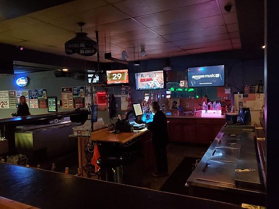5th image of 4318 Broadway