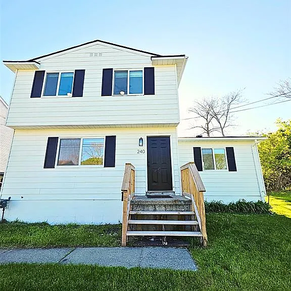 240 S Shirley St — Photo 1