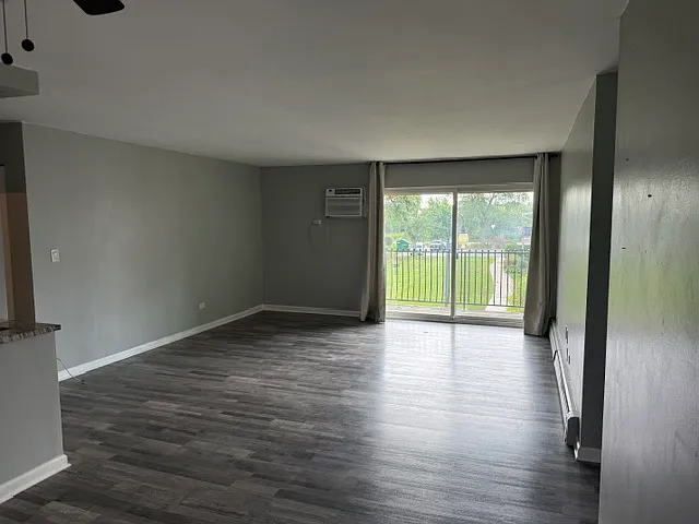 16W486 Lake Dr #201 — Photo 9