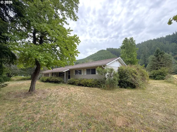 10082 Lone Pine Ln, Myrtle Point, OR 97458