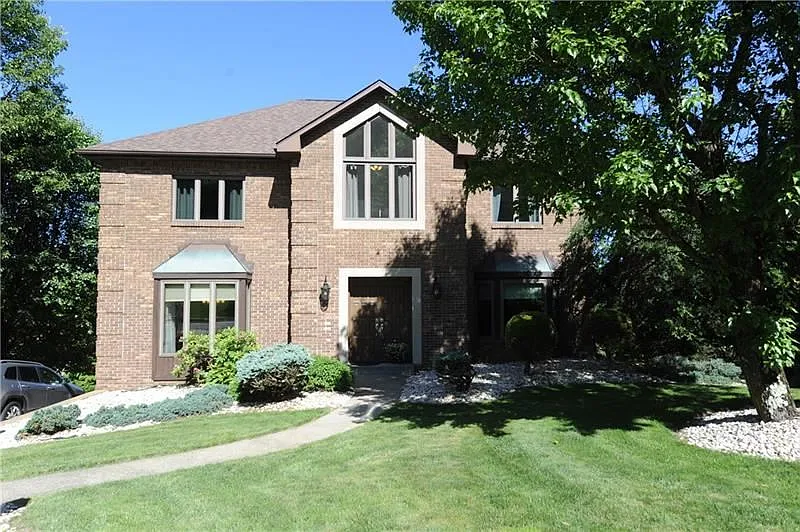 17 Renaissance Dr photo 1