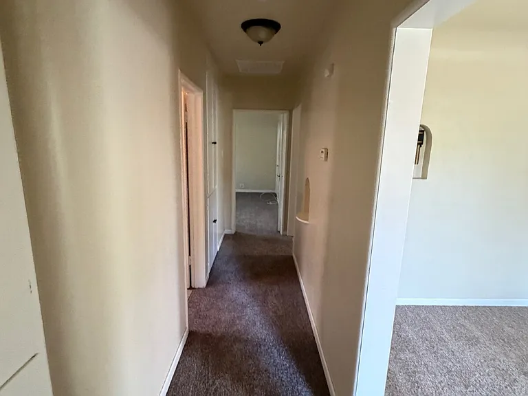1055 W 22nd St — Photo 7