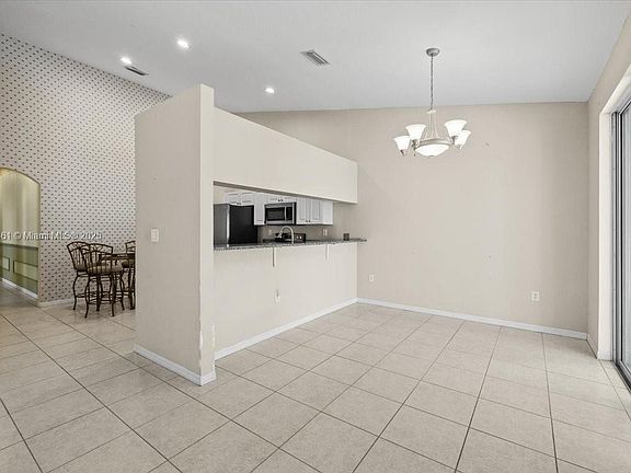 5th image of 2420 E Aragon Blvd Unit 3