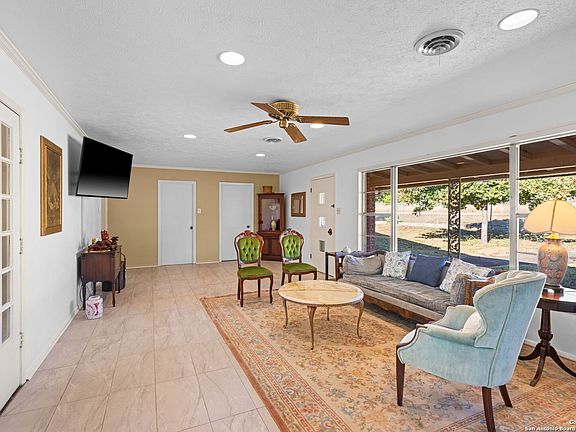 4th image of 88 Oak Alley