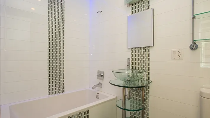 Rented by Nooklyn NYC LLC | media 79