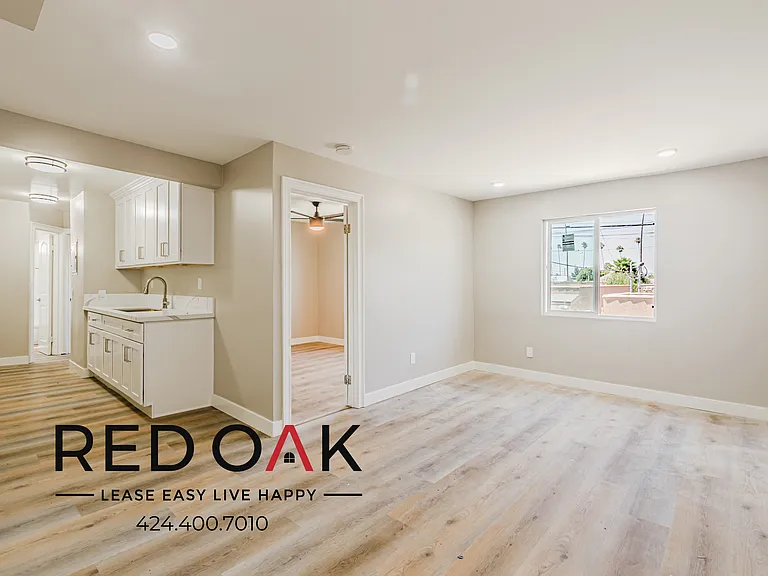 921 W 82nd St #27 — Photo 4