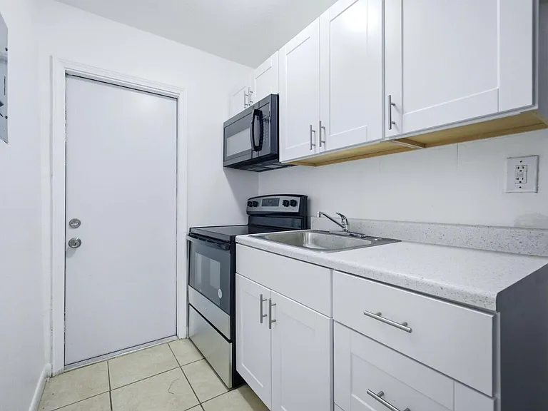750 NW 56th St #4 — Photo 5