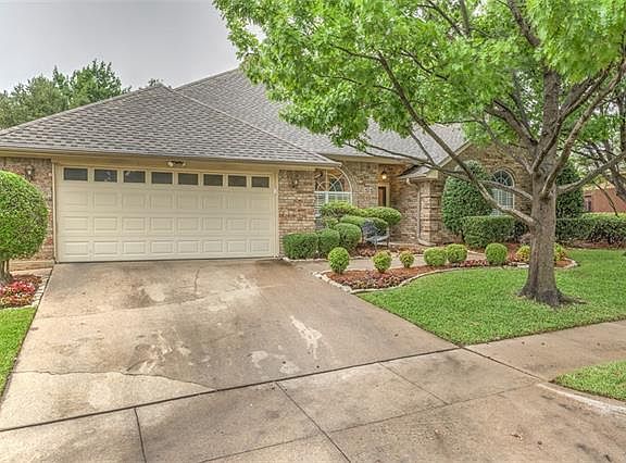 3rd image of 1404 Brookshire Dr