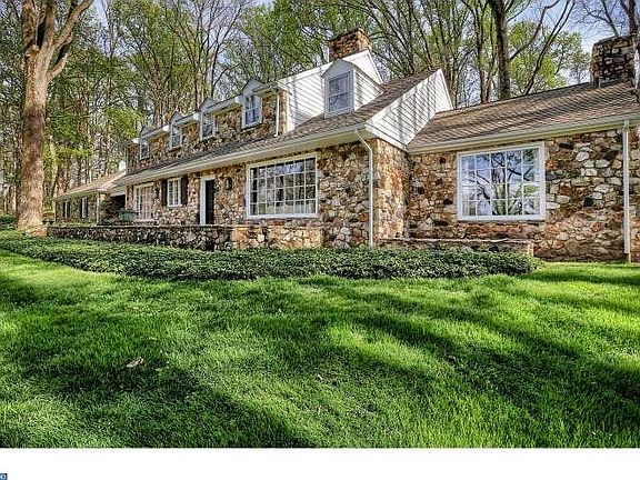 3rd image of 811 Merrybell Ln