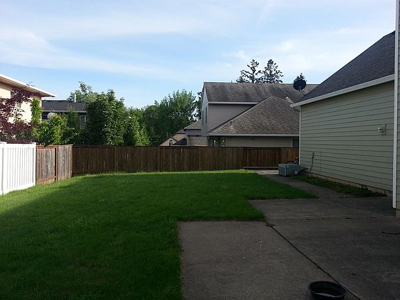2nd image of 1576 SE 71st Ave