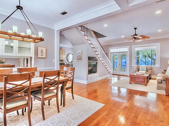 4th image of 303 Magnolia Bay Dr