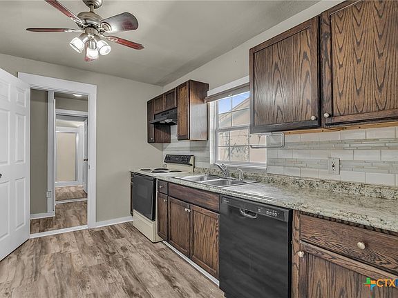 5th image of 1850 Lee St