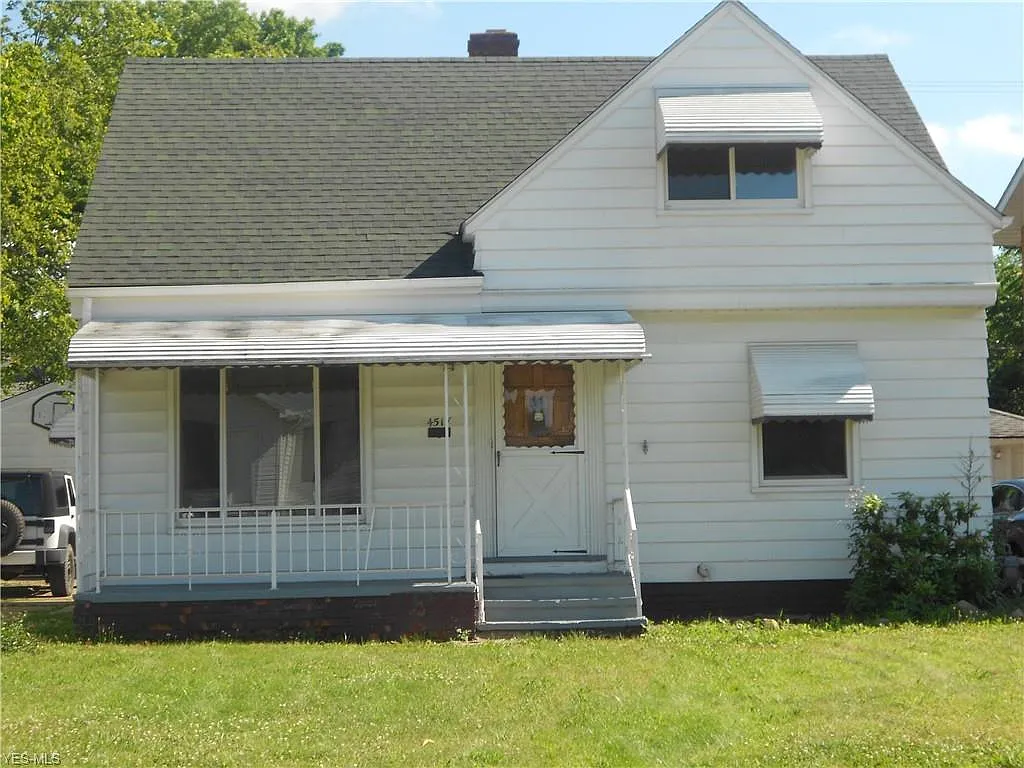 4517 Wood Ave photo 1