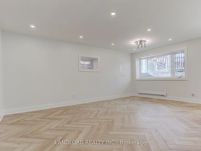 71 Livingstone Ave #LOWER — Photo 21